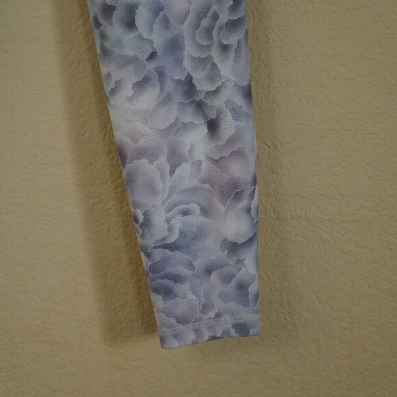 Athleta Salutation Stash Tight 7/8 Legging Abstract Grey Pink Pockets L Workout - Picture 4 of 10